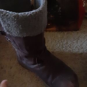 I am selling a pair of boots